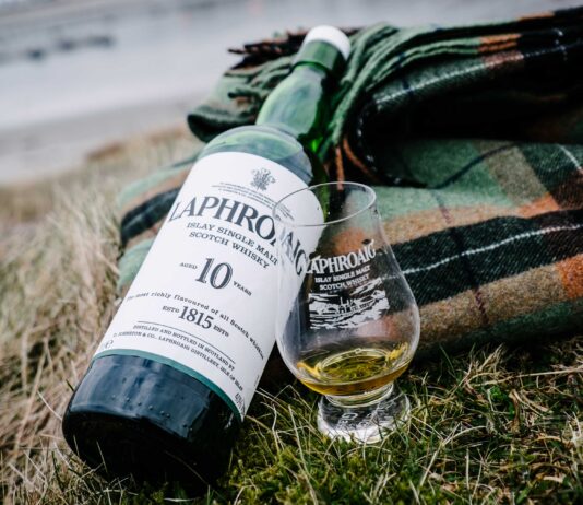 Dall’Isola di Islay il whisky torbato Laphroaig