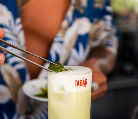 Smash Basil Fizz con Gin Tabar Bergamotto
