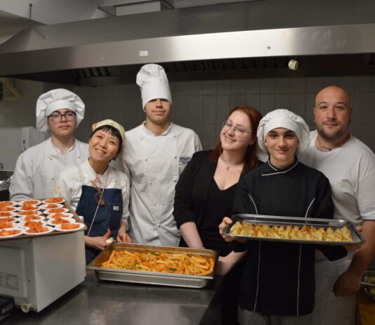 Al bistrot del Teatro Tasso di Sorrento grande successo per la degustazione di piatti tipici coreani