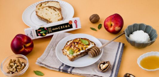 Bruschette con ricotta, pesche grigliate e DADOCREMA