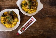 Fregula risottata alla zucca con polvere di caffè e funghi