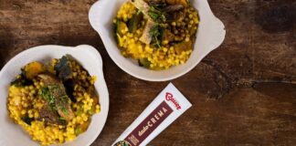 Fregula risottata alla zucca con polvere di caffè e funghi